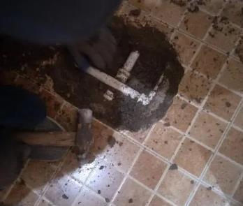 白塔卫生间漏水维修公司为您分享下卫生间渗水如何处理及注意事项